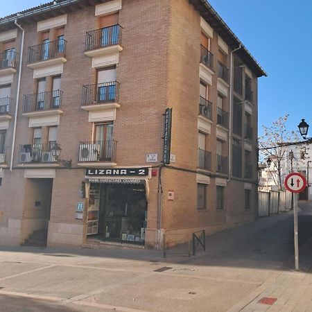 Hostal Lizana 2 Huesca Exterior foto