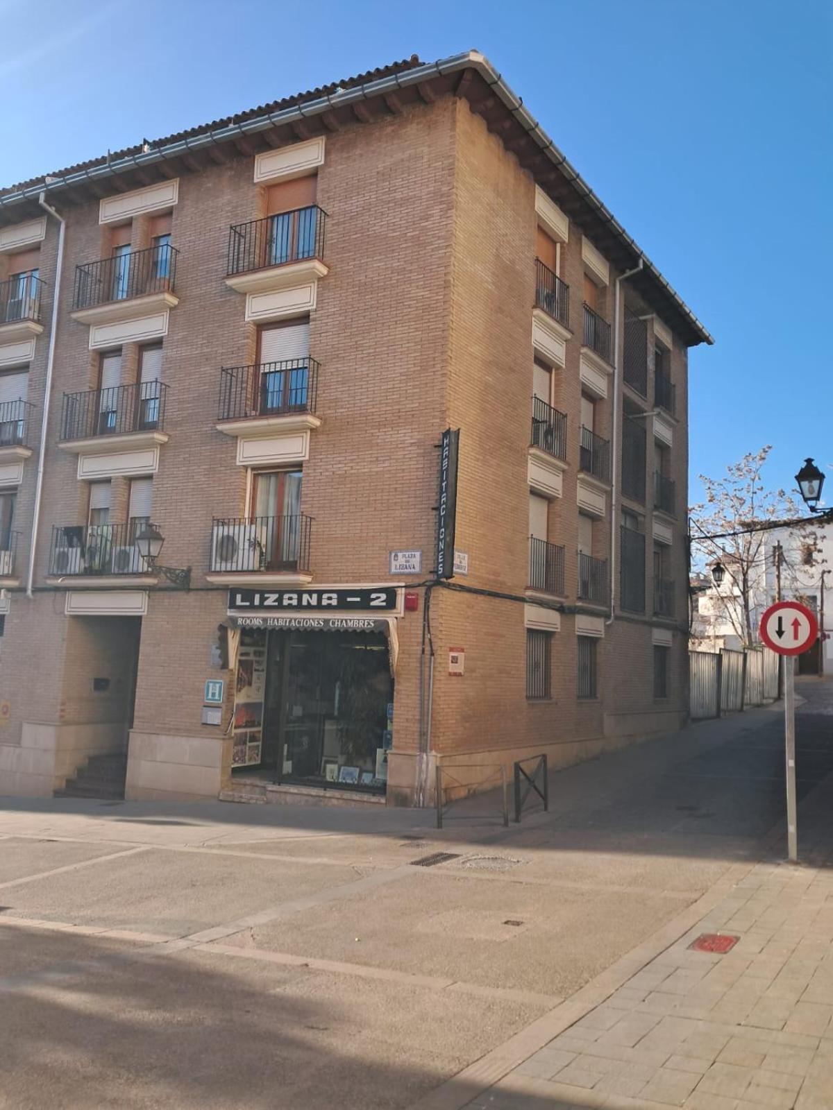 Hostal Lizana 2 Huesca Exterior foto